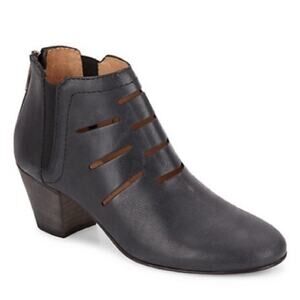 Aquatalia Frieda Leather Cutout Bootie 8 Black
